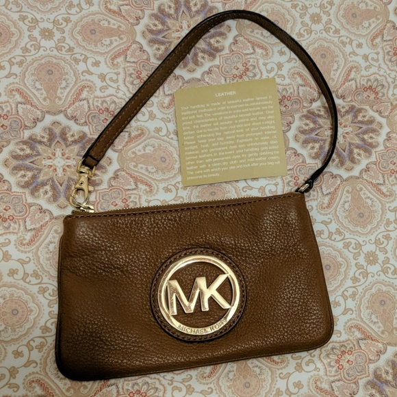 SET of Michael Kors leather bag and wristlet - Picture 6 of 7